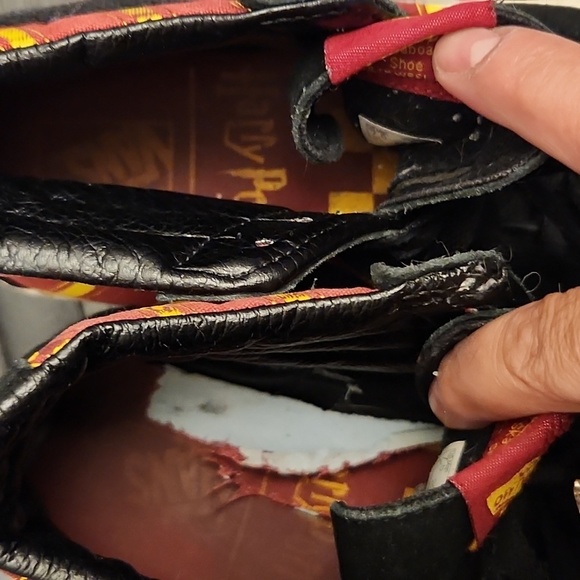 VANS x Harry Potter Gryffindor Thrashed Sk8 Shoe 7.5 Men's 9 Womens - Picture 12 of 15